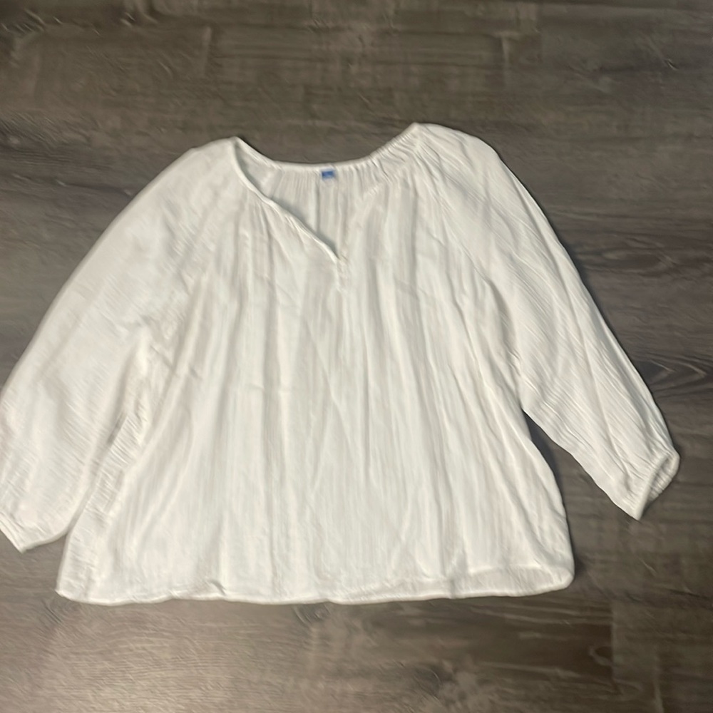 Old navy white top on great used condition